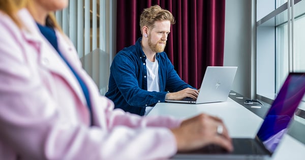 Miten Azure Virtual Desktop Hybrid modernisoi työpöytäympäristön?