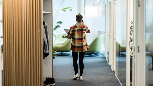 Etätyön ja toimistotyön vastakkainasettelu: voiko Microsoft Places ratkaista kiistan?