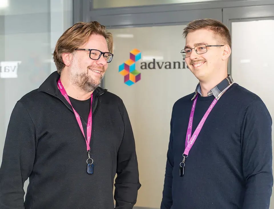Turvaamme asiakkaidemme liiketoimintaa ja kehitämme digitaalisia työpäiväkokemuksia