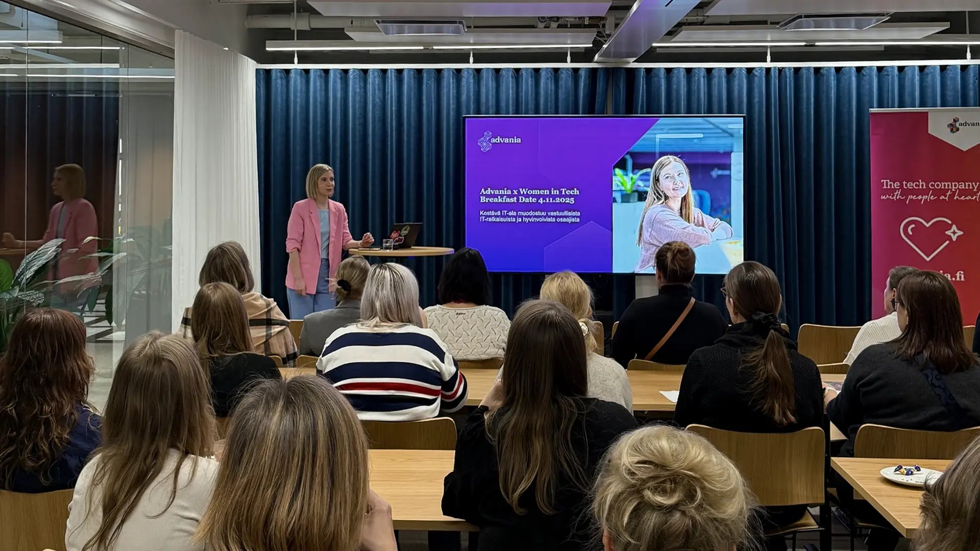 Advania x Women in Tech Breakfast Date – Kestävän IT:n ytimessä