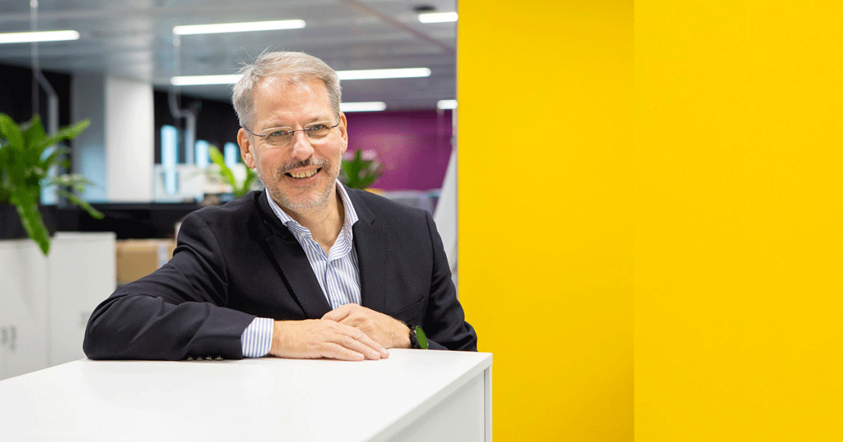 <span id="hs_cos_wrapper_name" class="hs_cos_wrapper hs_cos_wrapper_meta_field hs_cos_wrapper_type_text" style="" data-hs-cos-general-type="meta_field" data-hs-cos-type="text" >IT-päättäjän pähkinä: miten luoda moderni työympäristö?</span>