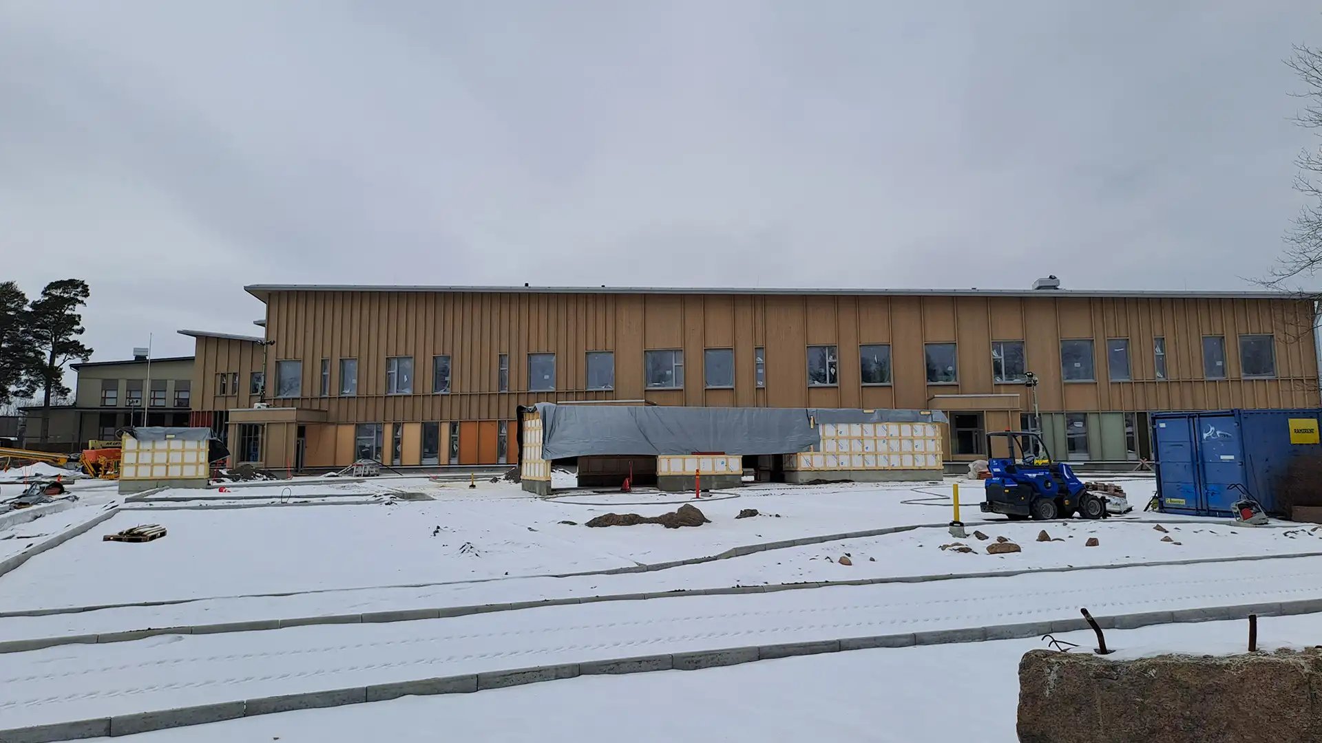 <span id="hs_cos_wrapper_name" class="hs_cos_wrapper hs_cos_wrapper_meta_field hs_cos_wrapper_type_text" style="" data-hs-cos-general-type="meta_field" data-hs-cos-type="text" >Inkeroisten monitoimitalon suunnittelussa huomioitiin AV-tarpeet alusta lähtien</span>